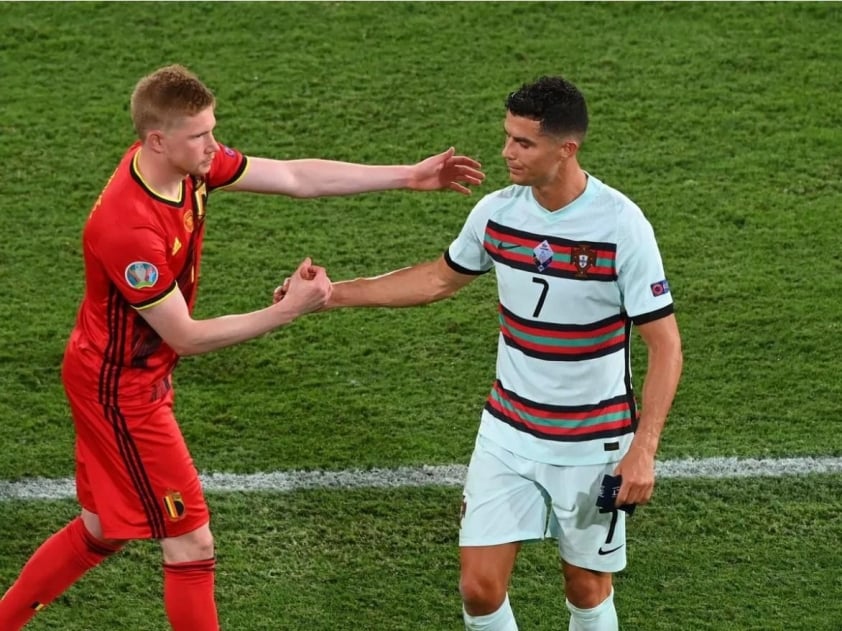 Ronaldo hay Messi? De Bruyne nói thẳng người muốn chơi cùng nhất 511083